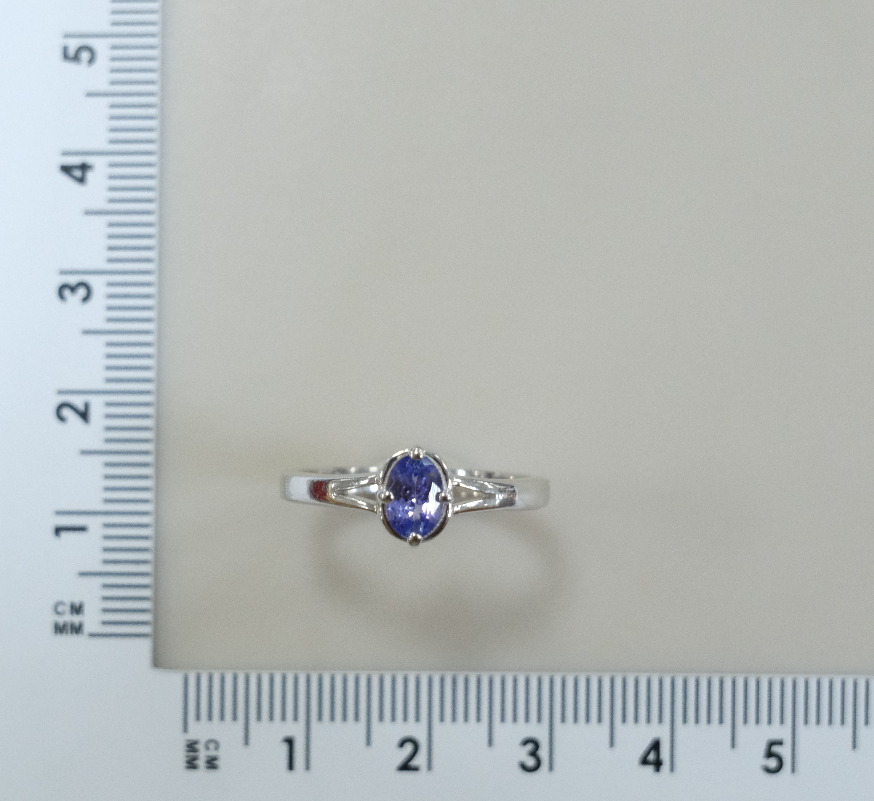 Серебряное кольцо с танзанитом